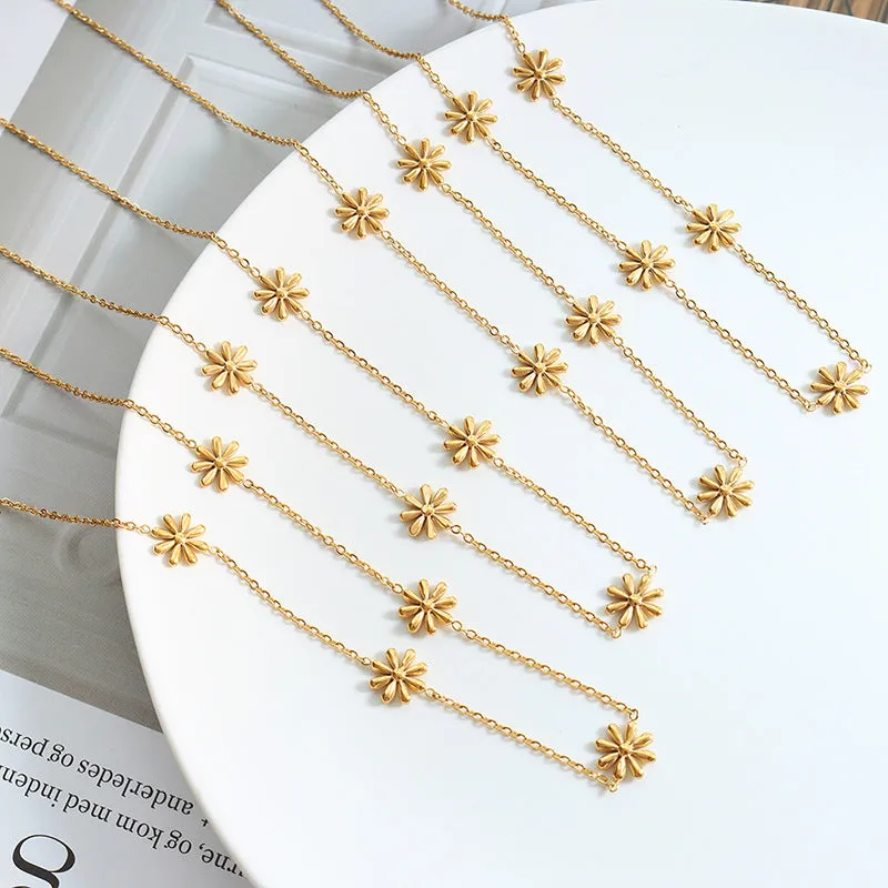 Enchanting Daisy Titanium Necklace from Planderful Collection