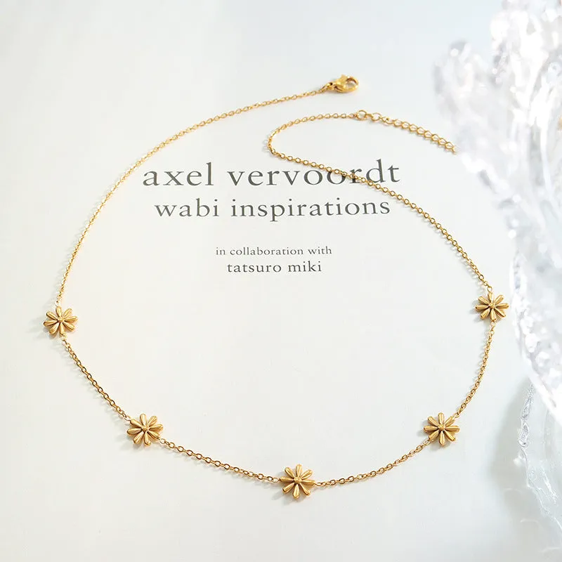 Enchanting Daisy Titanium Necklace from Planderful Collection
