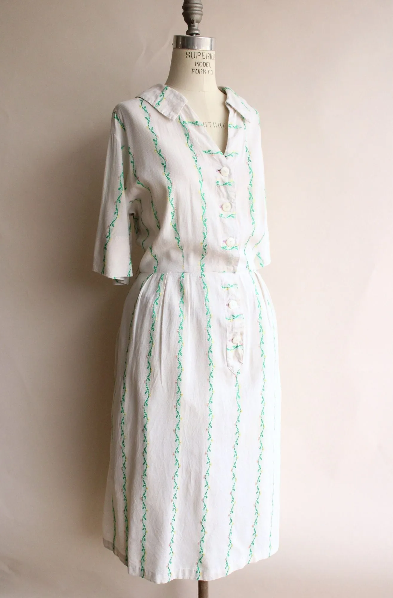 Vintage 1940s 1950s Volup Cotton Shirtwaist Dress with Pocket
