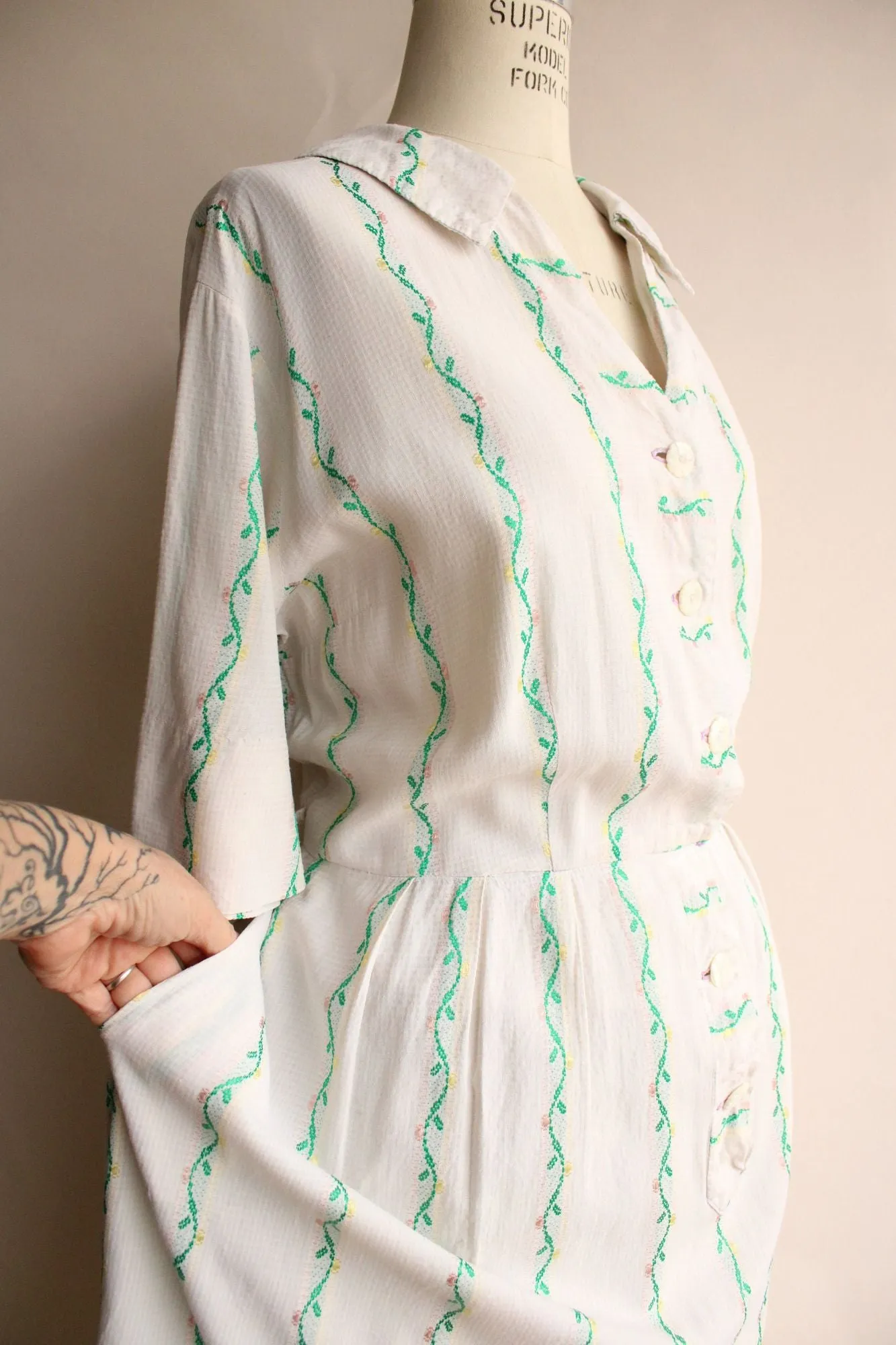 Vintage 1940s 1950s Volup Cotton Shirtwaist Dress with Pocket