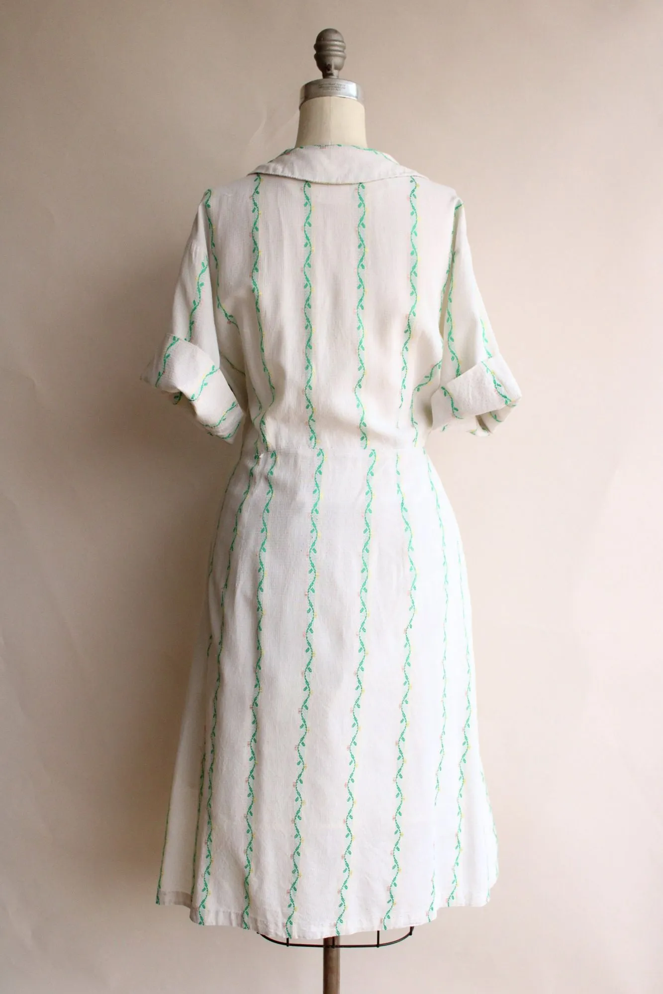 Vintage 1940s 1950s Volup Cotton Shirtwaist Dress with Pocket
