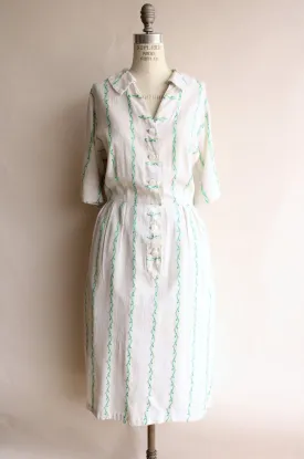 Vintage 1940s 1950s Volup Cotton Shirtwaist Dress with Pocket