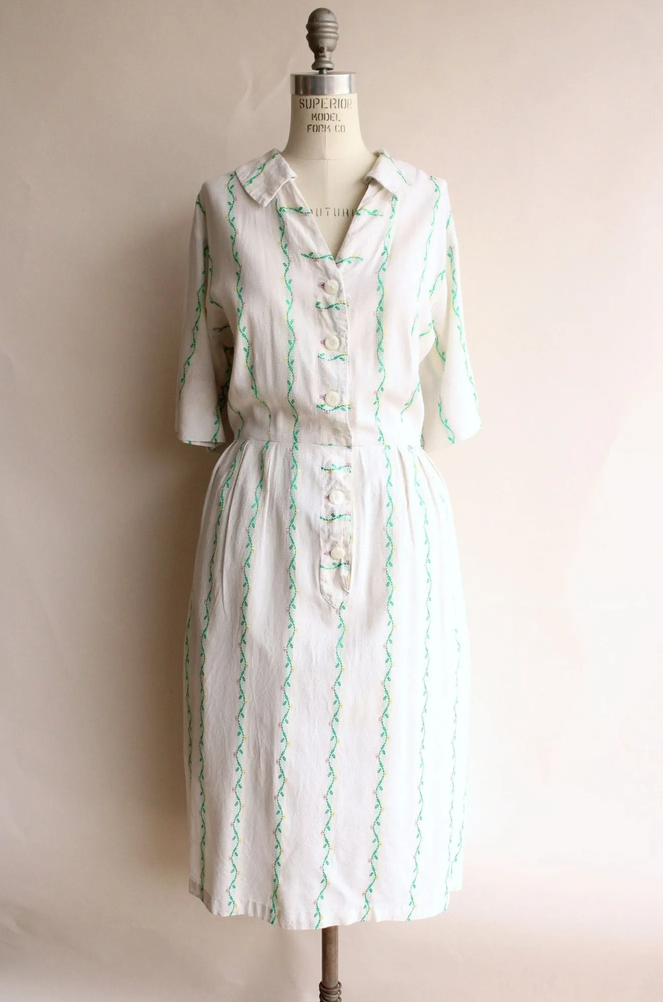 Vintage 1940s 1950s Volup Cotton Shirtwaist Dress with Pocket