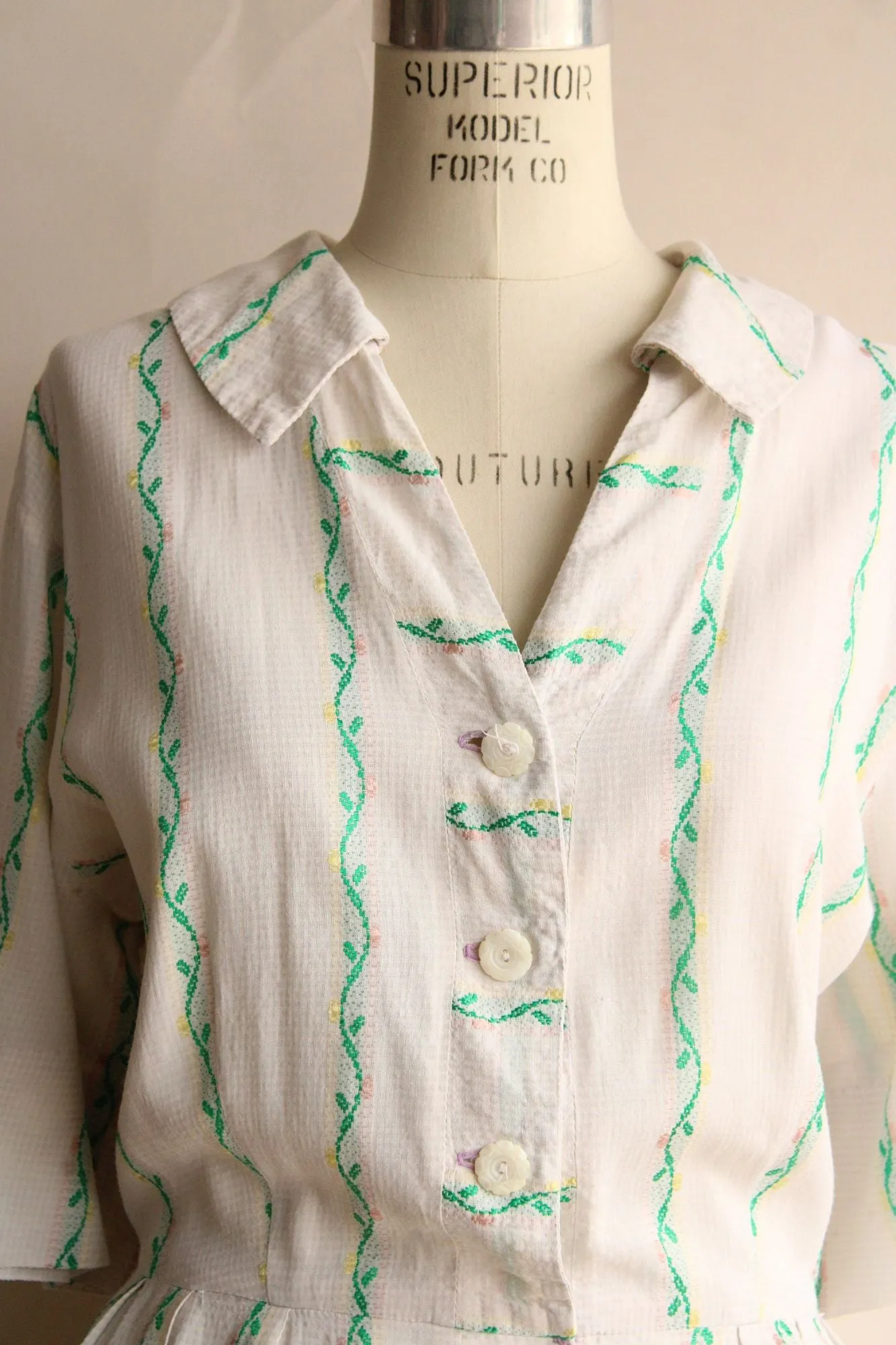 Vintage 1940s 1950s Volup Cotton Shirtwaist Dress with Pocket