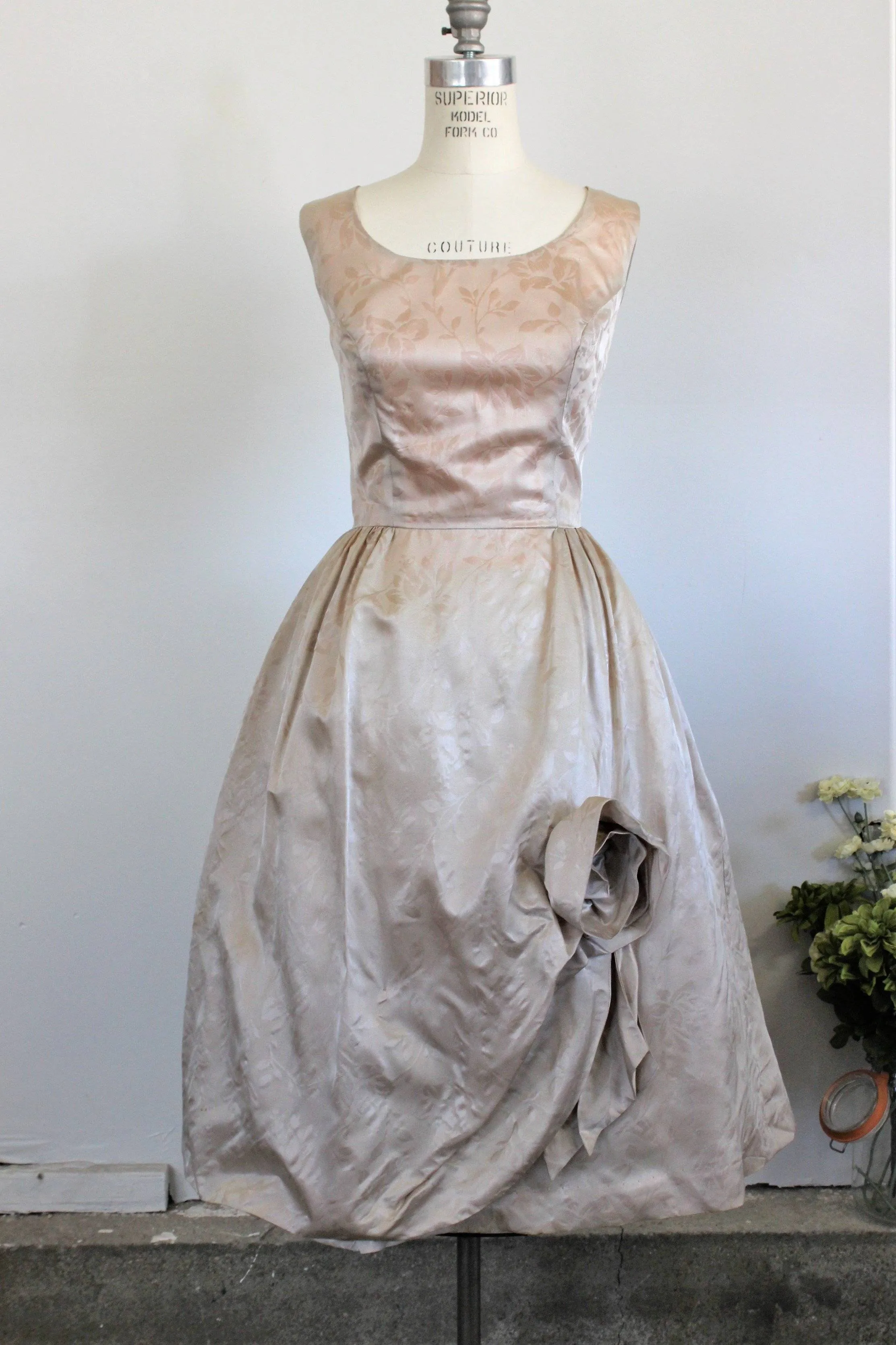 Vintage 1960s Jeannette Alexander Party Dress in Taupe