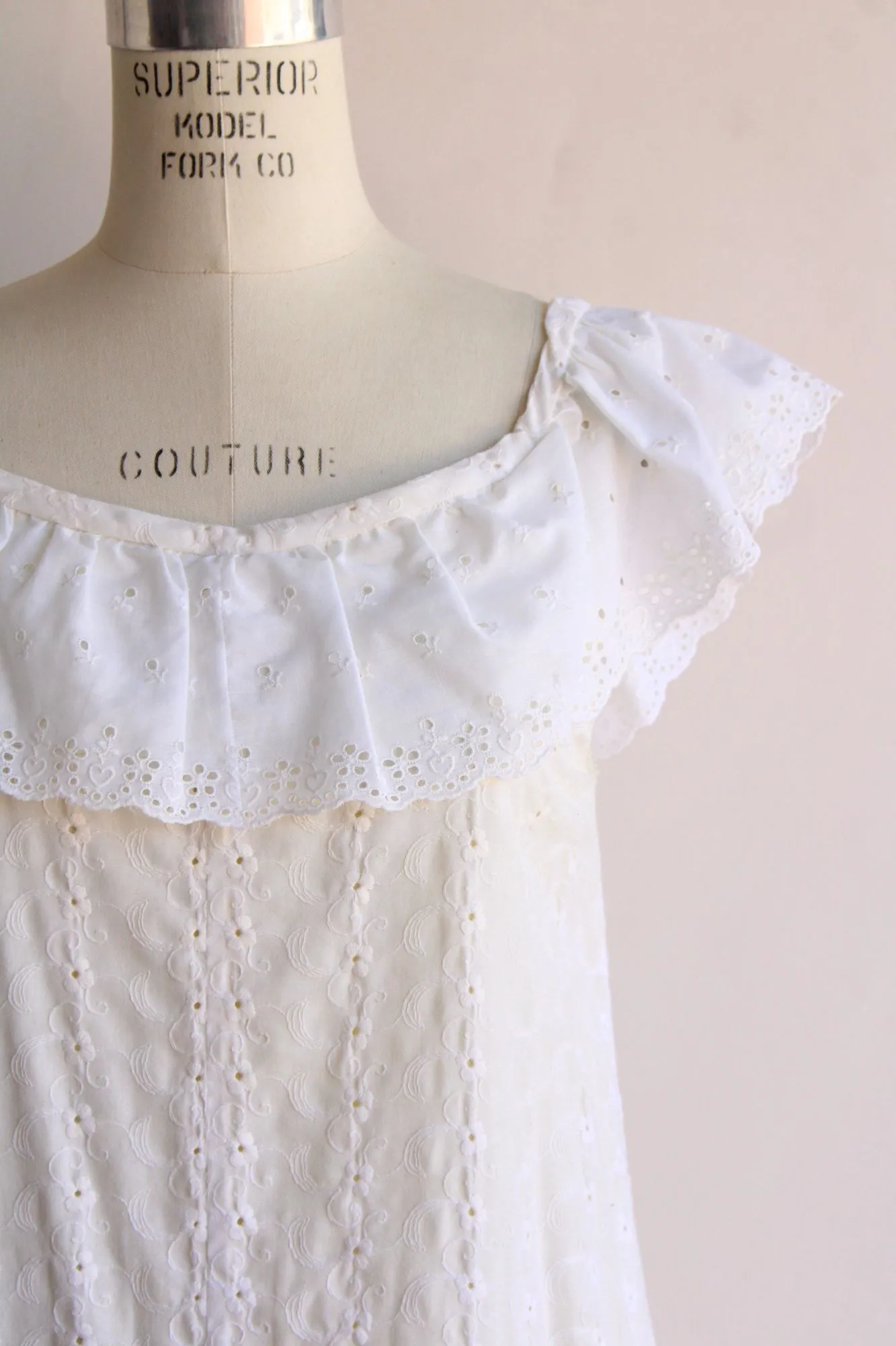 Vintage 1970s 1980s White Eyelet Dress in Embroidered Floral with Yellow Lining