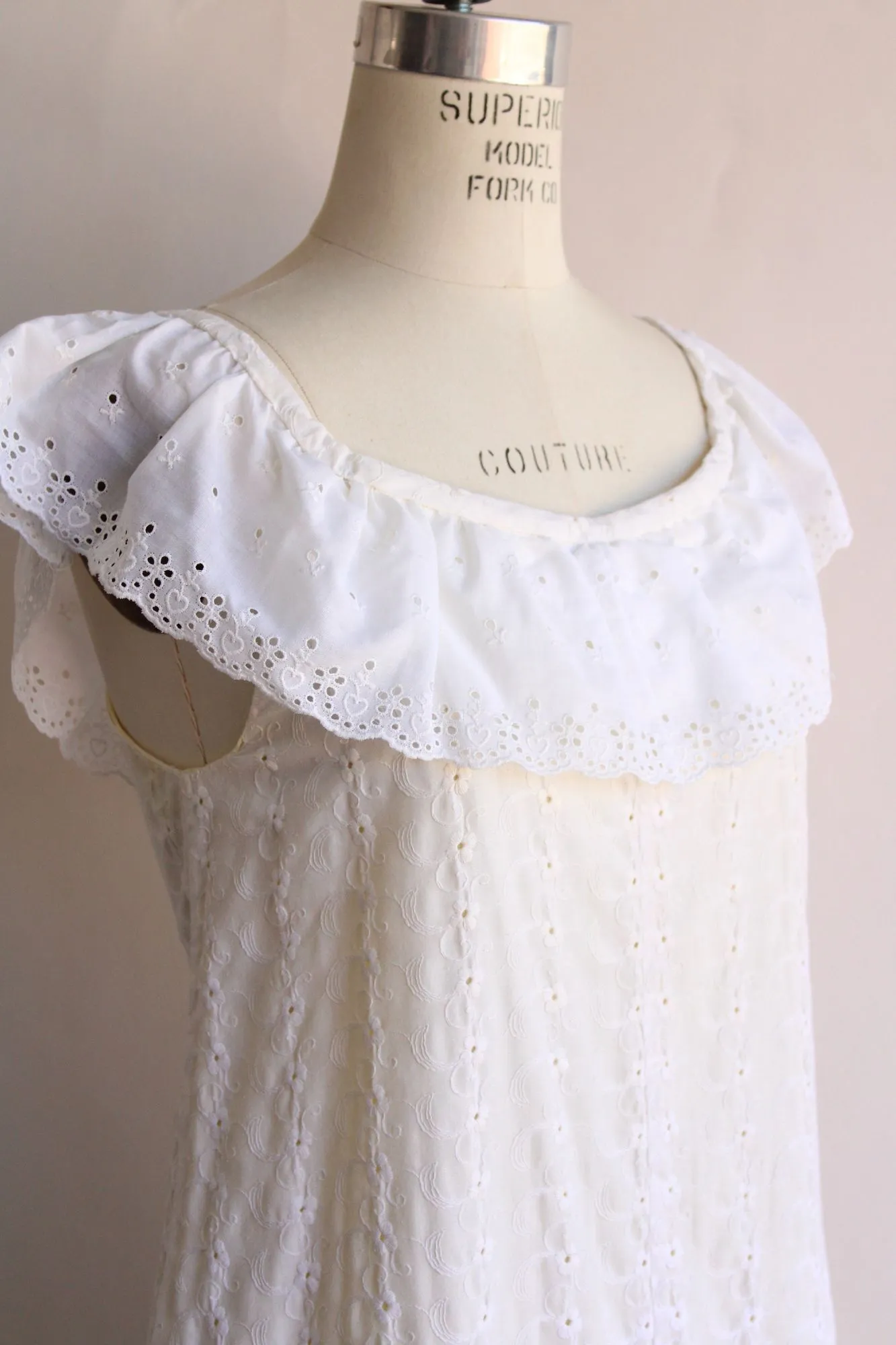 Vintage 1970s 1980s White Eyelet Dress in Embroidered Floral with Yellow Lining