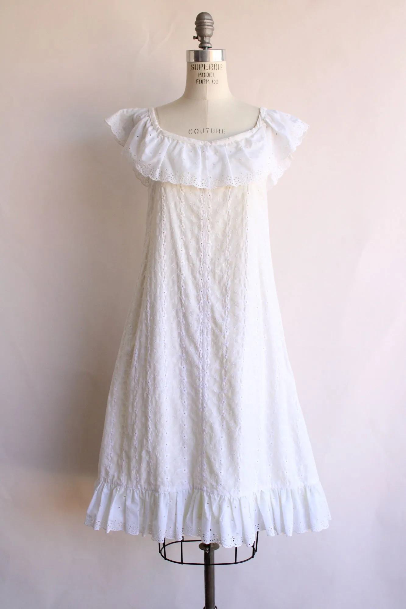 Vintage 1970s 1980s White Eyelet Dress in Embroidered Floral with Yellow Lining