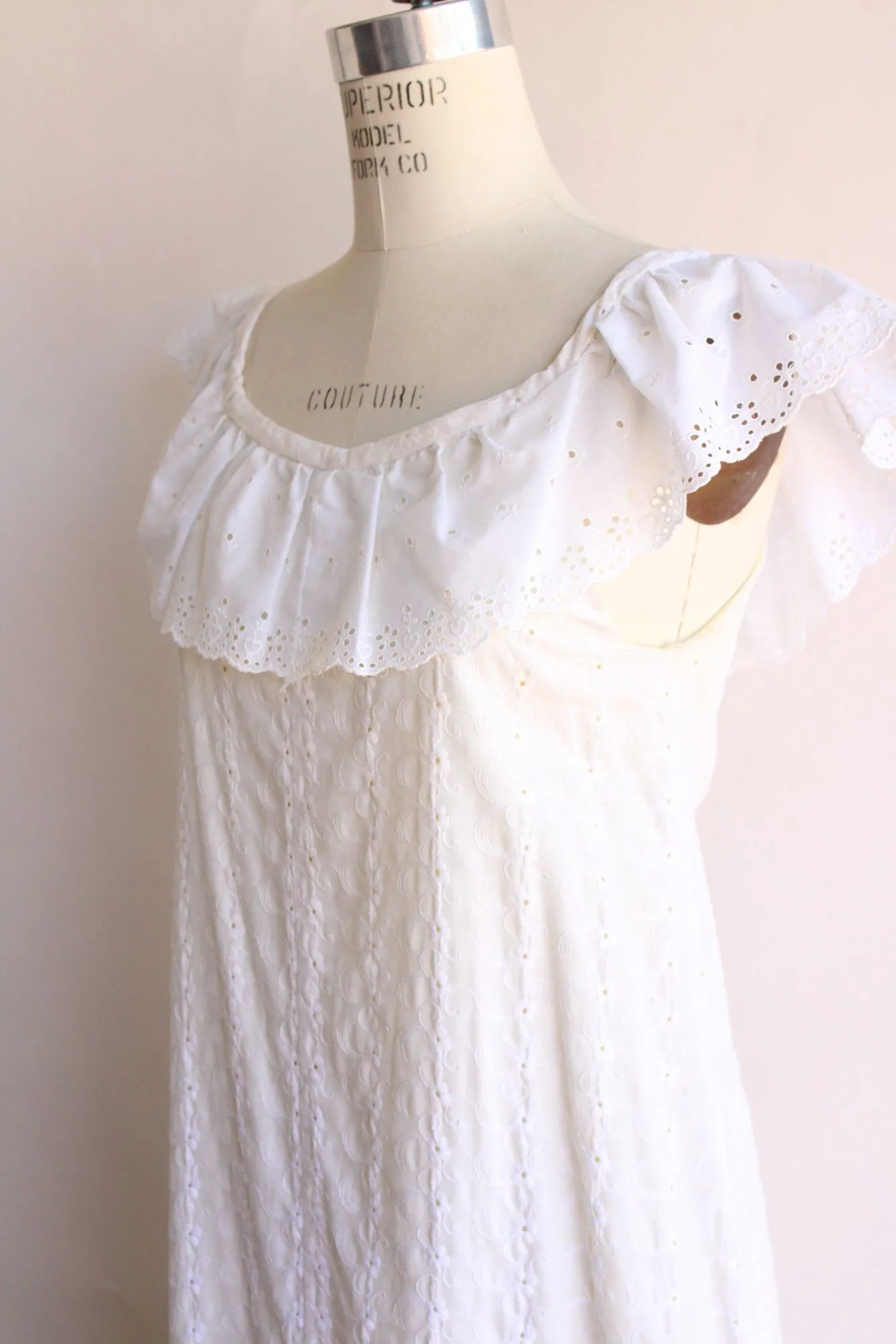 Vintage 1970s 1980s White Eyelet Dress in Embroidered Floral with Yellow Lining